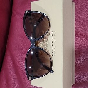 BURBERRY women's sunglasses 👓